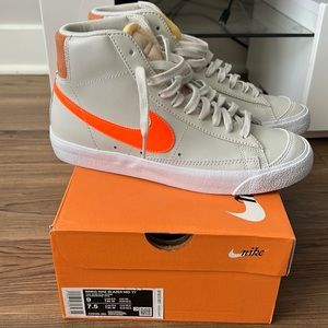 EUC Nike Blazer Mid ‘77 Light Bone (W)